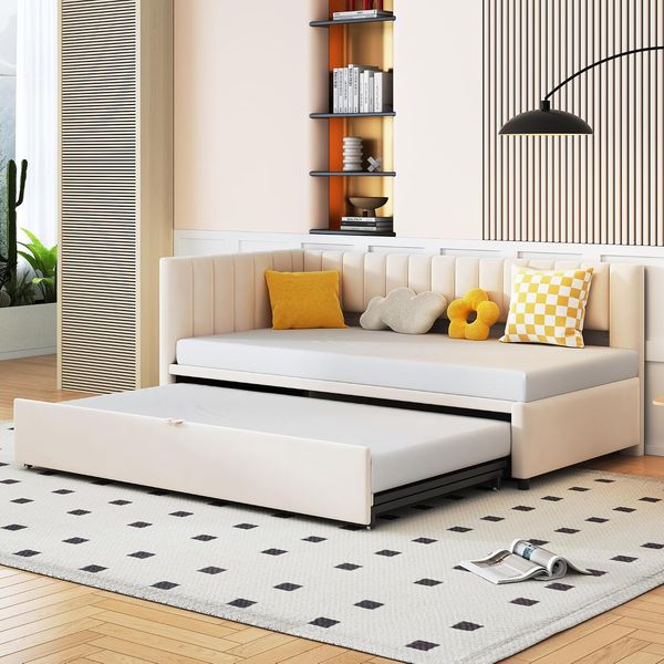 Beiges L-foermiges Ausziehtagesbett aus Samtstoff, gepolstertes Schlafsofa mit Metallrahmen und Lattenrost fuer Kinder- und Gaestezimmer