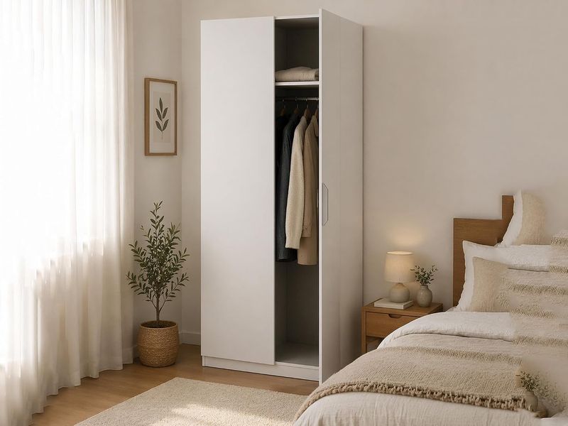 Mattweisser zweitueriger Garderobenschrank, kompakter Kleiderschrank fuer Schlafzimmer mit Massen 79 x 51 x 203 cm